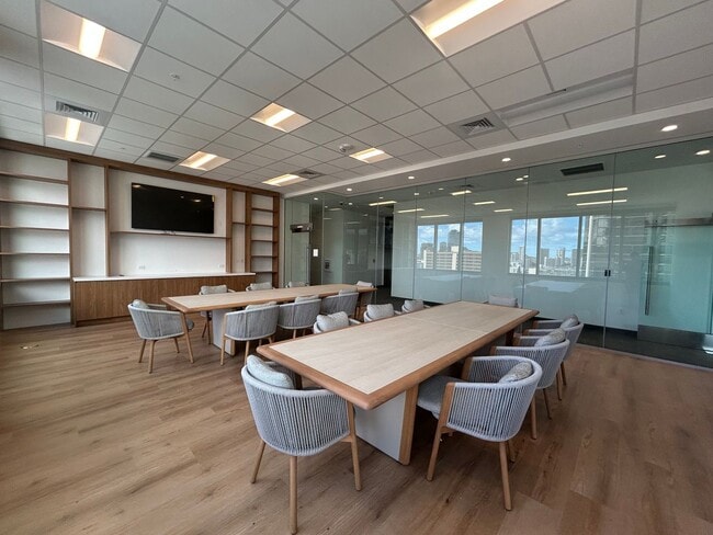 Building Photo - 2510