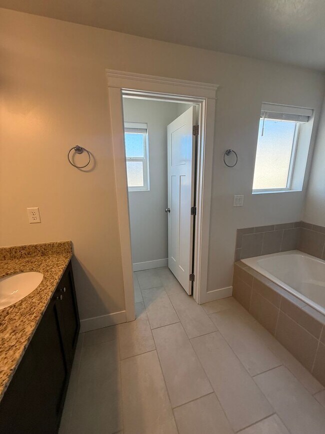 Building Photo - 3 Weeks Rent FREE! 3 Bed 2.5 Bath House for Rent in Morgan!