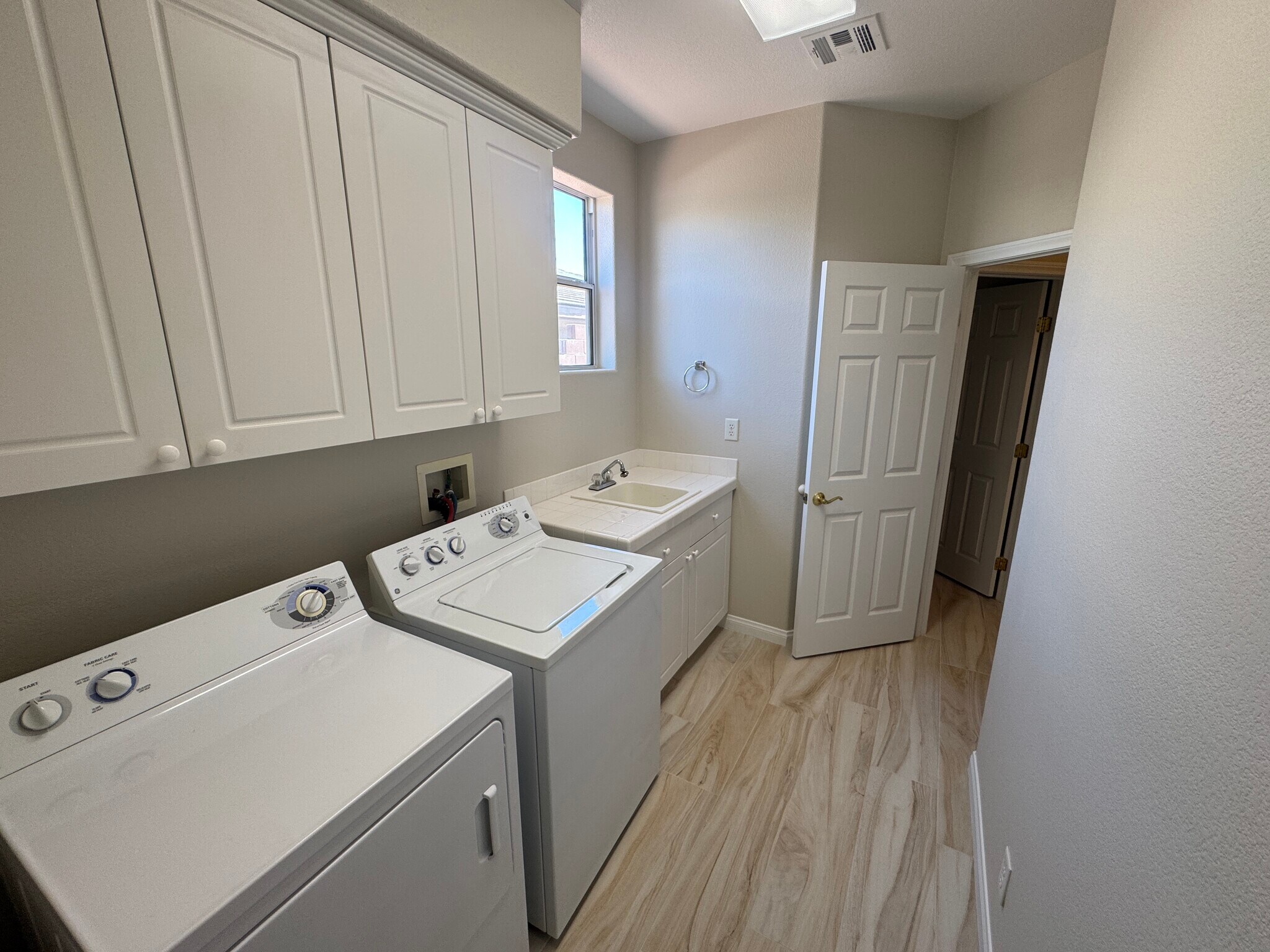 Building Photo - 712 Pinnacle Heights Ln