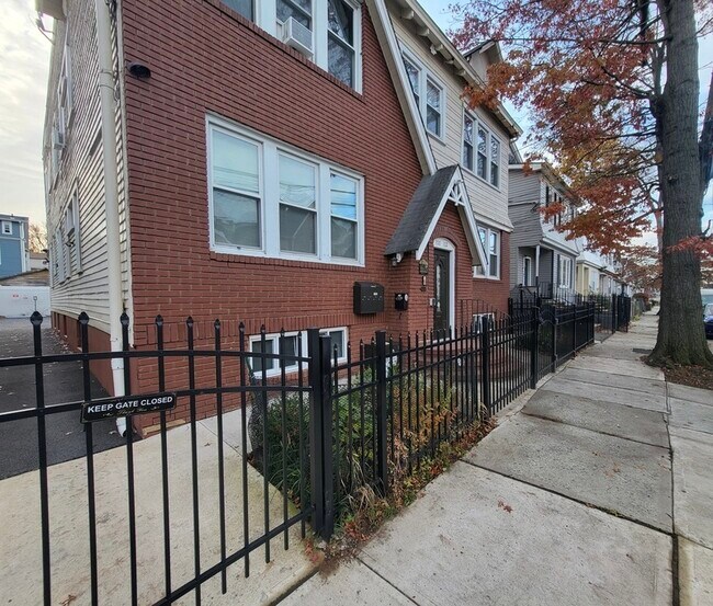 Building Photo - 100-102 Grand Ave