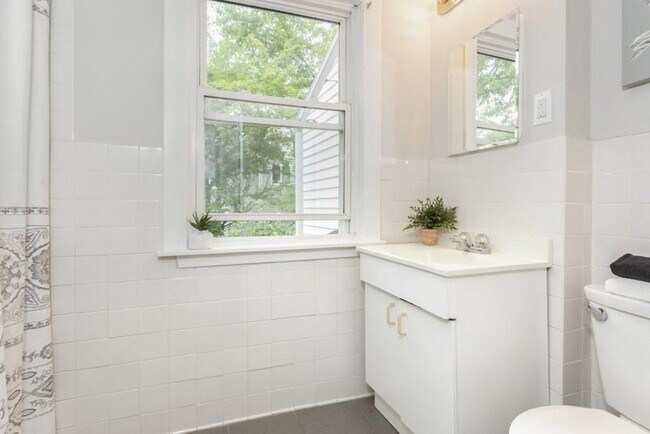 Building Photo - 39-41 Baker St. Unit 41