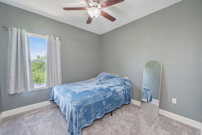 Building Photo - 406 Arbor Lake Dr