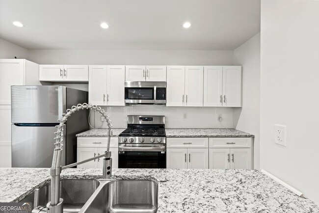 Building Photo - 636 Francis Pl NW