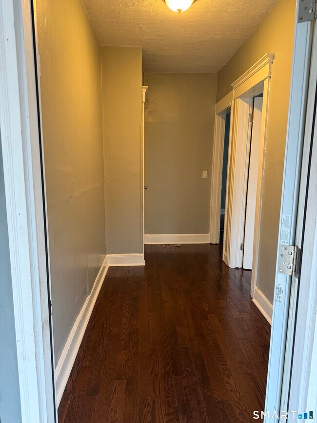 Building Photo - 327 Newhall St