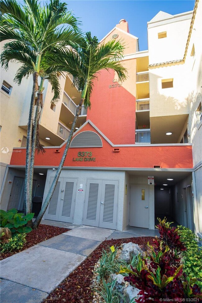 Building Photo - 8373 Lake Dr
