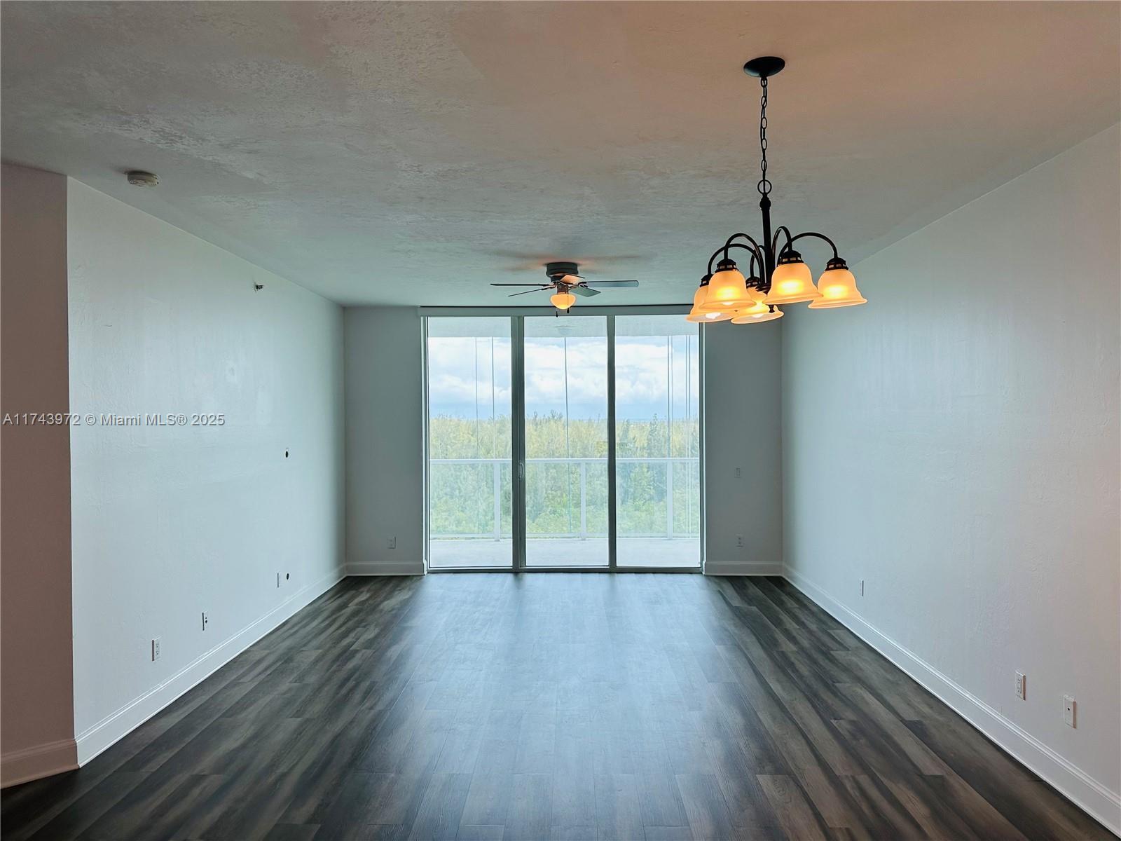 Building Photo - 14951 Royal Oaks Ln
