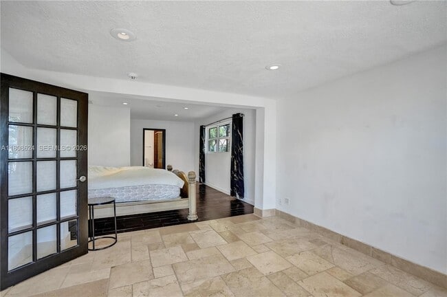 Building Photo - 3100 NE 56th Ct