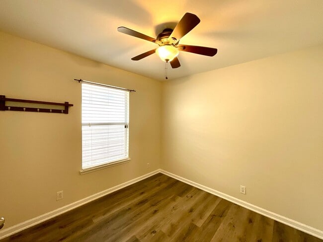 Building Photo - **APPLICATION RECEIVED** AVAILABLE! Spacious 3-Bedroom Home in a Secure Gated Community!