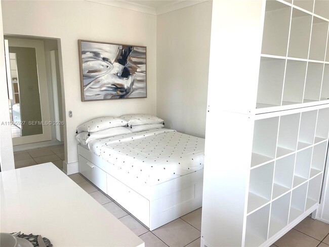 Building Photo - 1611 Michigan Ave