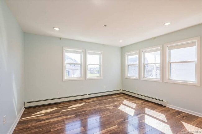 Building Photo - 869 Beach St