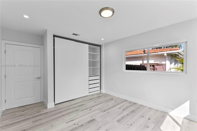 Building Photo - 8910 NE 9th Ct