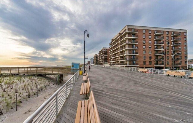 Building Photo - 230 W Broadway