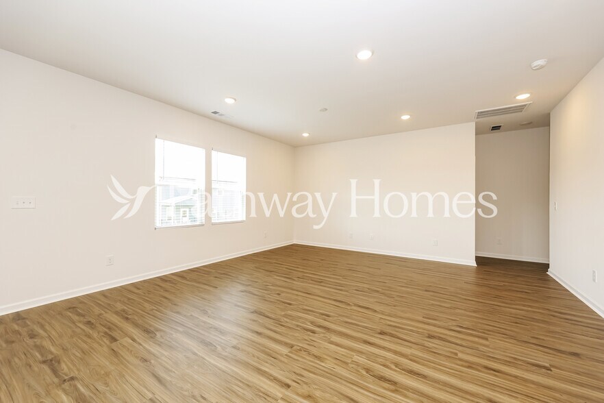 Building Photo - 105 Glacier Wy