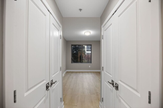 Building Photo - One Bed One Bath Condo in Tenleytown