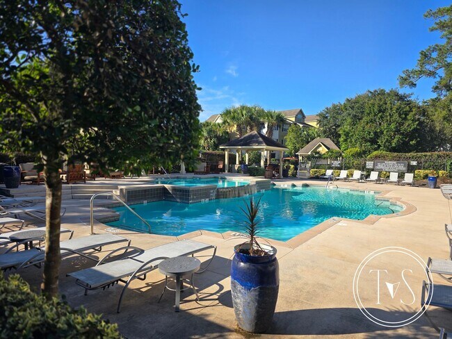 Building Photo - RATE DROP ALERT (was $2300/month)!