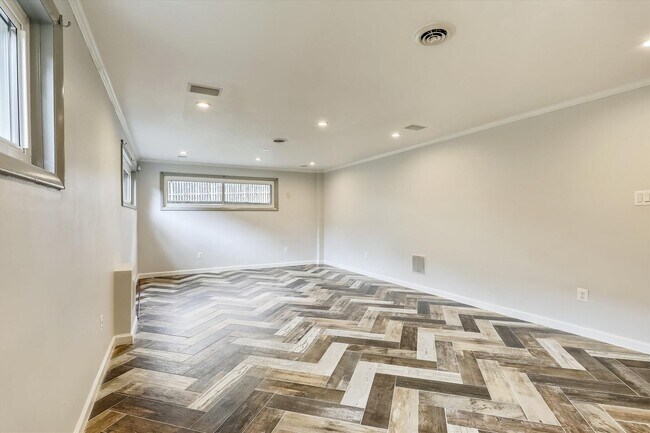 Building Photo - 3/3 Beautiful Contemporary Home in Greenwich Forest