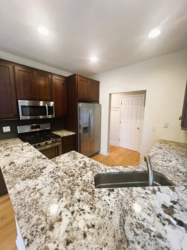 Building Photo - 1029 Enfield Dr