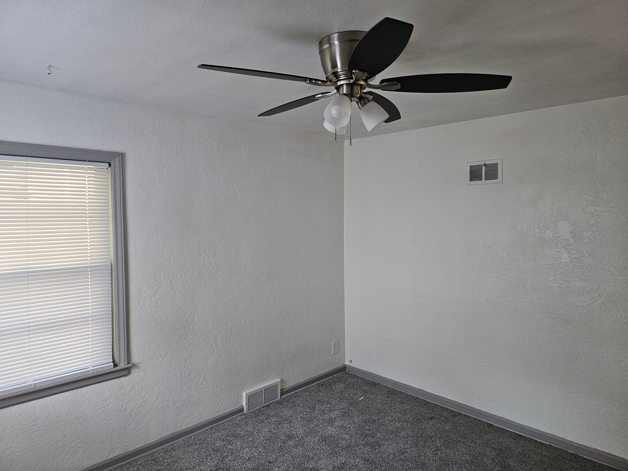Building Photo - 5240 Highland Ave