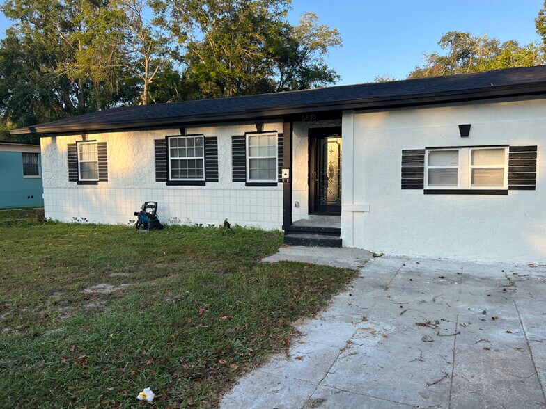 Primary Photo - 6870 Rhode Island Dr W