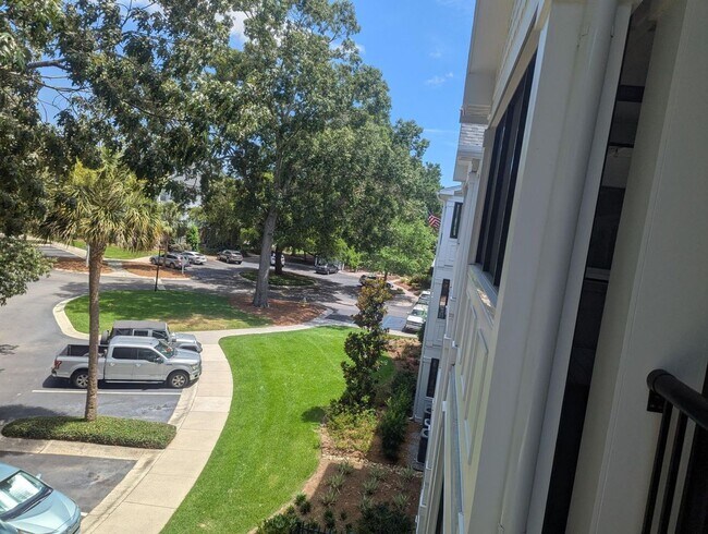 Building Photo - Luxury Condo-Gated Community - James Islan...