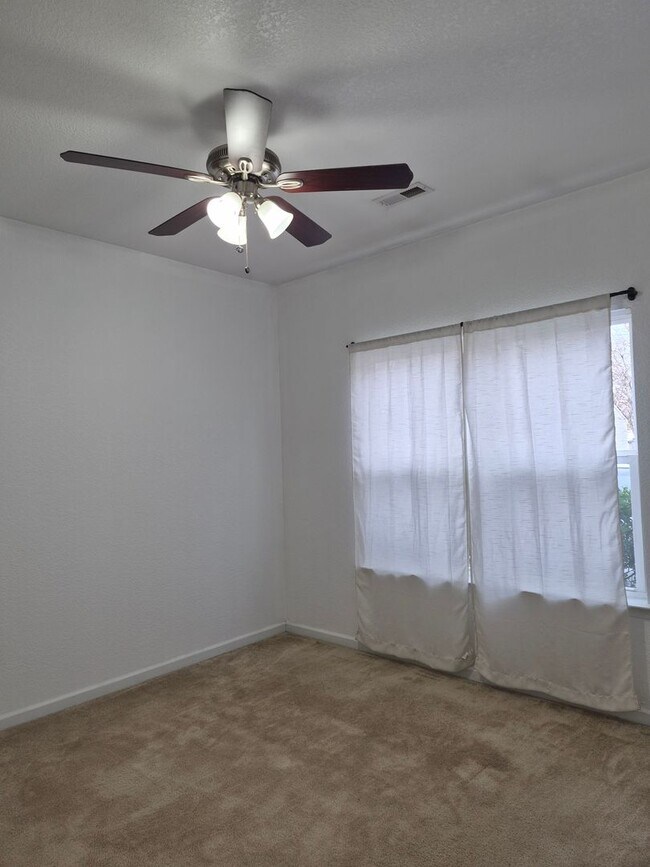 Building Photo - 1723 Fisher Ave