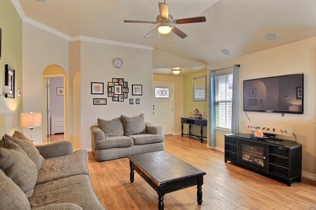 Building Photo - 3934 Los Arroyos Dr