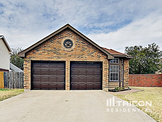 Building Photo - 6901 Driffield Cir