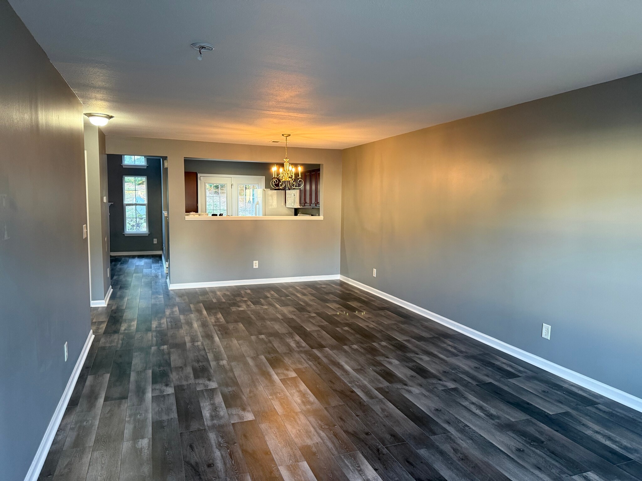 Building Photo - 225 Blue Robin Way