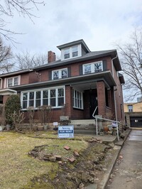 Building Photo - Huge 5 Bedroom, 2 Bathroom House, Freshly ...