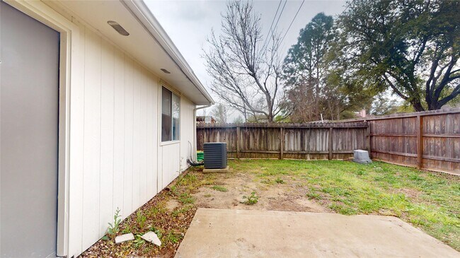 Building Photo - 2331 Barrington Pl Dr