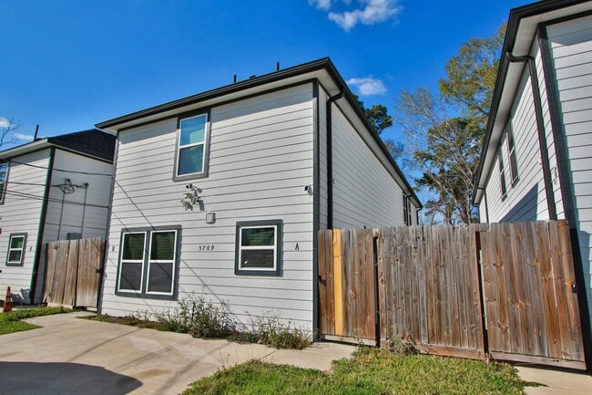 Building Photo - 5709 Breland St