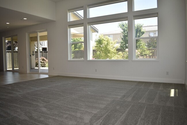 Building Photo - 6000 Danwood Dr