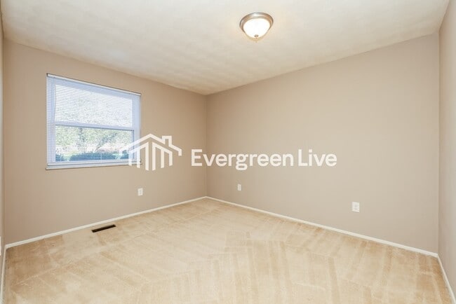 Building Photo - 755 Ellsworth Dr