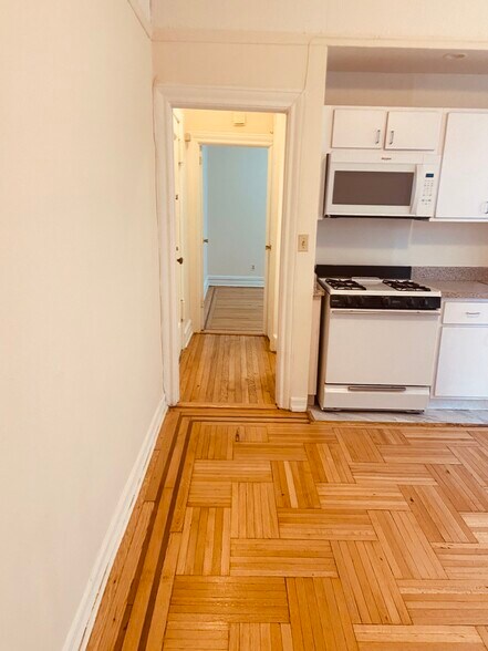 Building Photo - 544 E 85th St