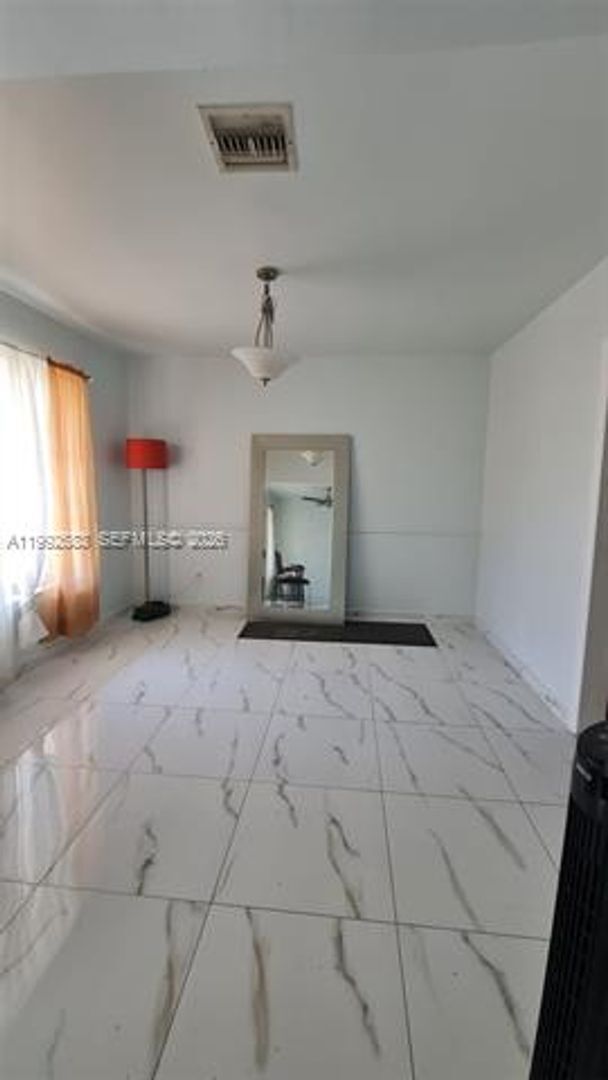 Building Photo - 6130 SW 64th Ave