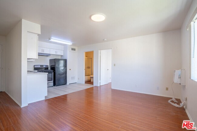 Building Photo - 820 S St Andrews Pl