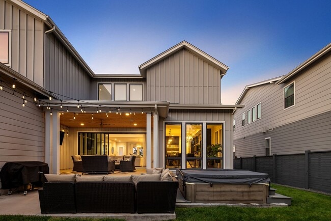 Building Photo - 6 Bedroom 5.5 Bathroom Single Family Home ...