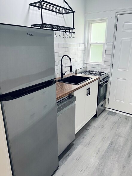 Building Photo - 3635 Radford St