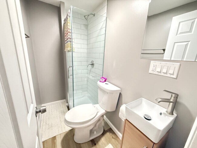 Building Photo - Renovated 4-bedroom 2 full bath, SINGLE FAMILY HOME!!!