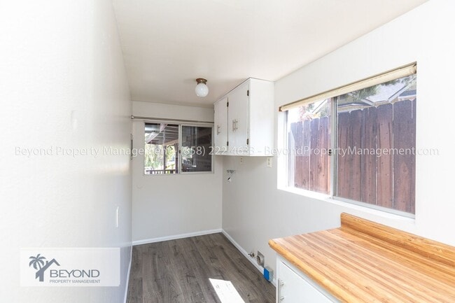 Building Photo - LUXURY IN LAKESIDE , STUNNING 4 BED 3 BATH...