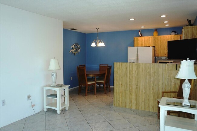 Building Photo - 4330 Tahitian Gardens Cir
