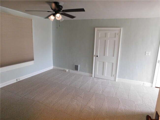 Building Photo - 321 N Main St