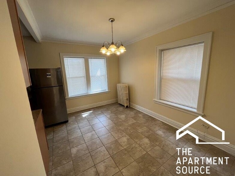 Building Photo - 602 Elgin Ave