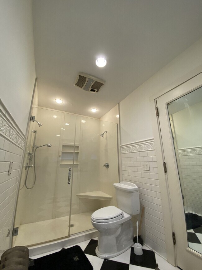 Building Photo - 3085 Fairmount Blvd