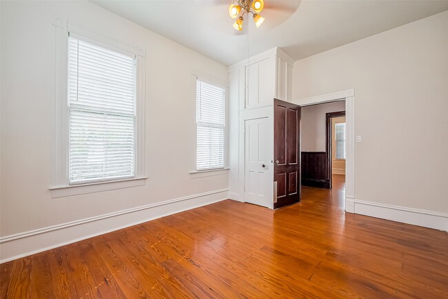 Building Photo - 1401 Cortlandt St