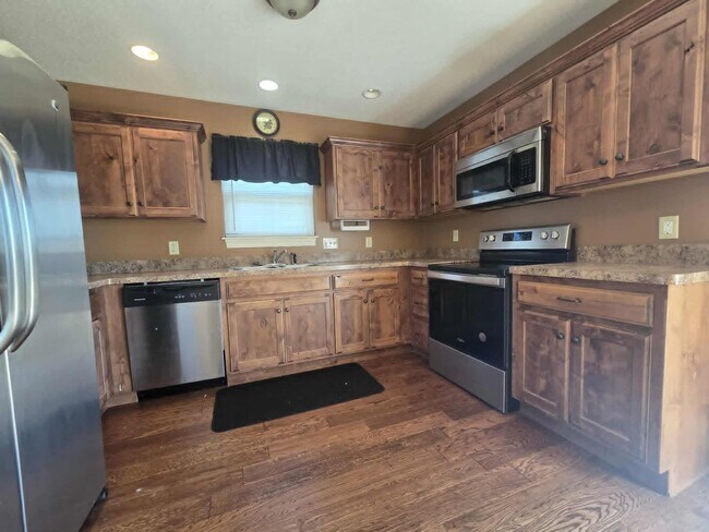 Building Photo - Spacious Home for Rent!