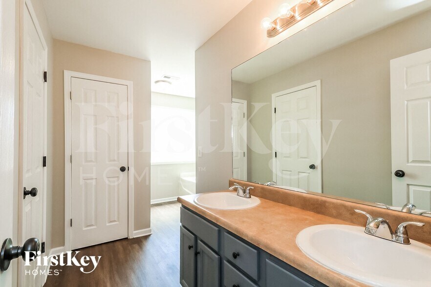 Building Photo - 64 Mercer Ln