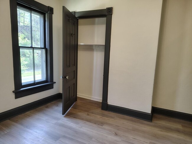 Building Photo - 3 Bed, 1.5 Bath home– Move-In Ready!