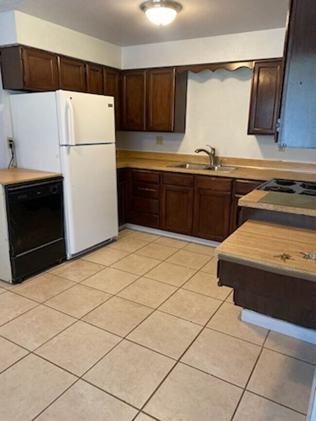 Building Photo - L996