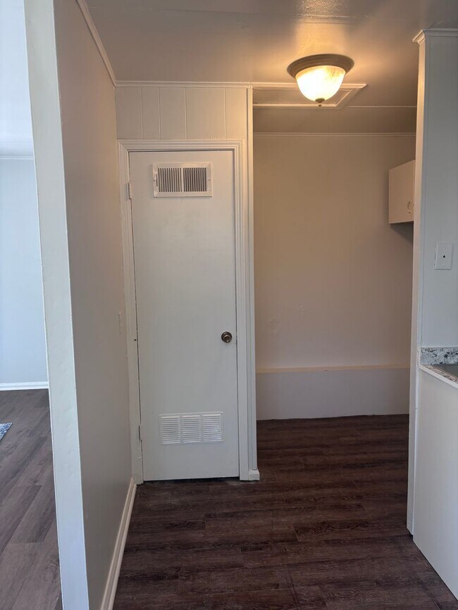Building Photo - Single-family rental